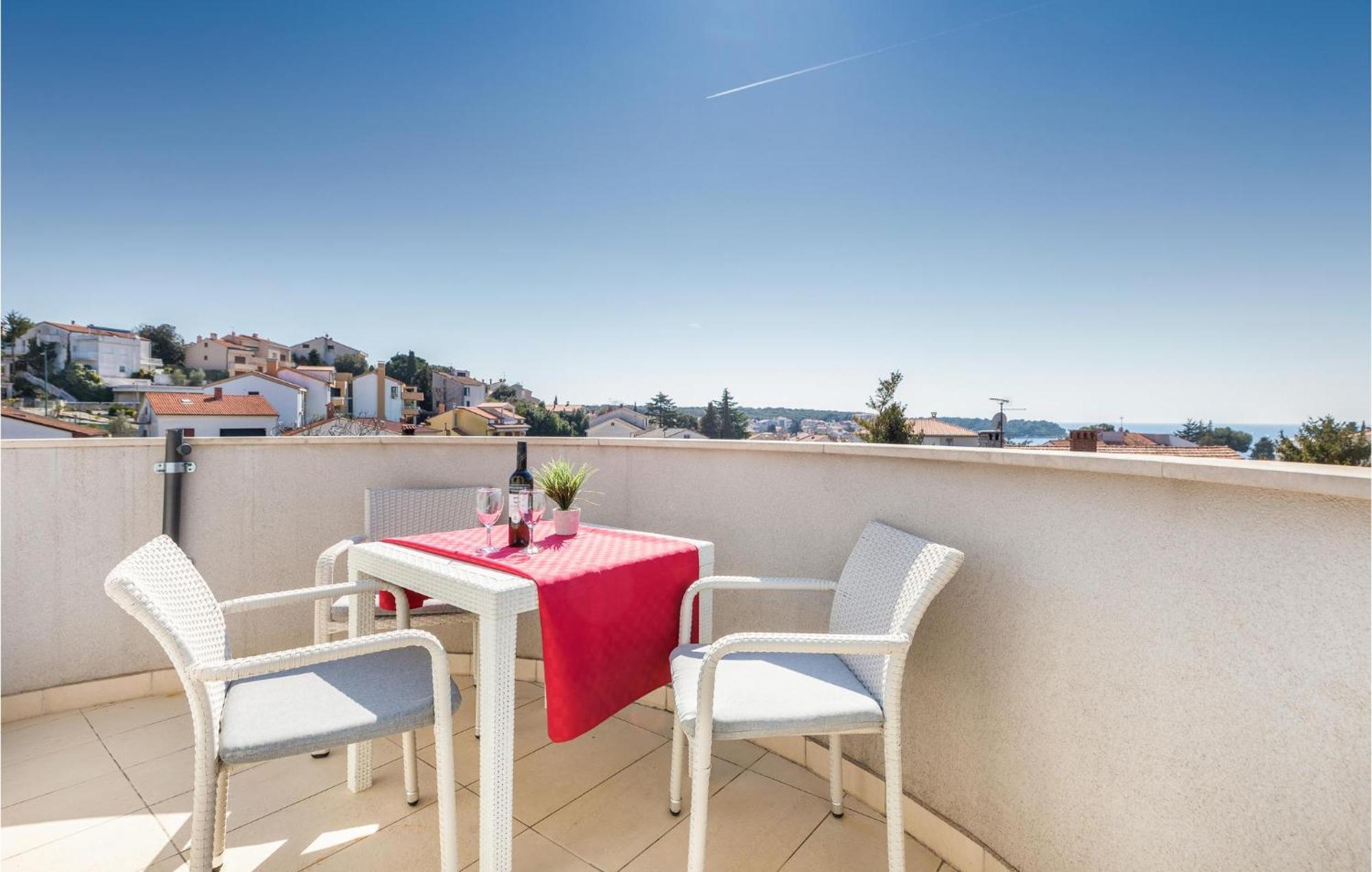 Stunning Apartment In Pjescana Uvala With Wifi Buitenkant foto