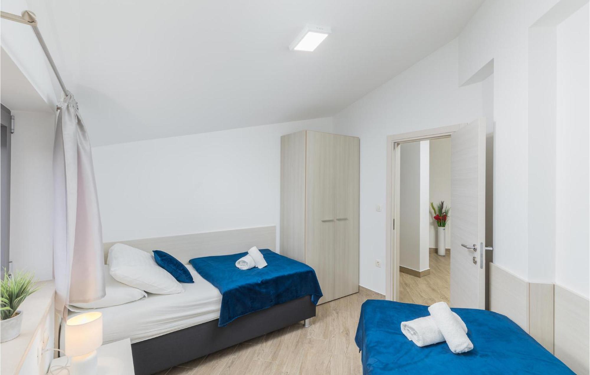 Stunning Apartment In Pjescana Uvala With Wifi Buitenkant foto