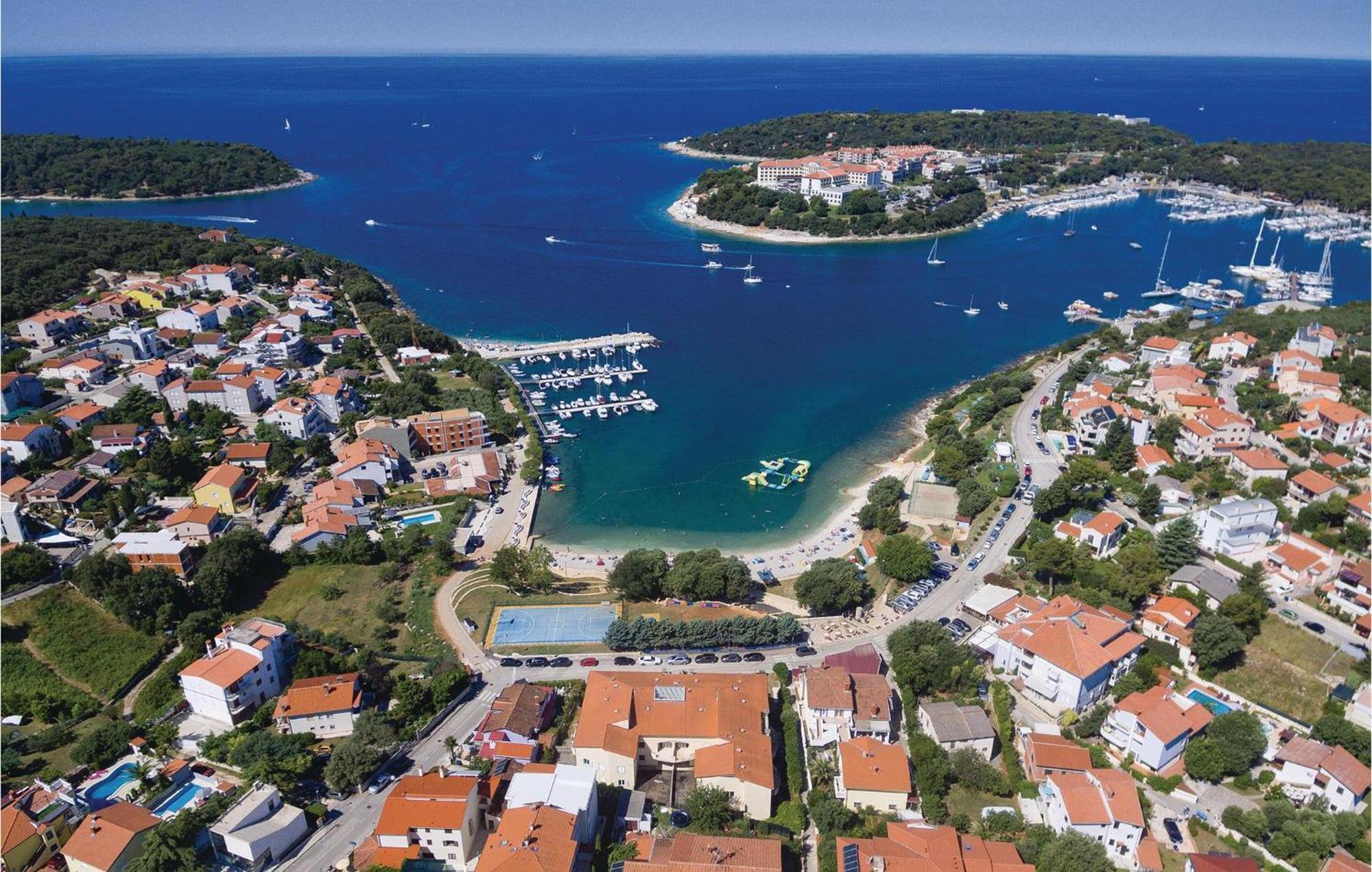 Stunning Apartment In Pjescana Uvala With Wifi Buitenkant foto