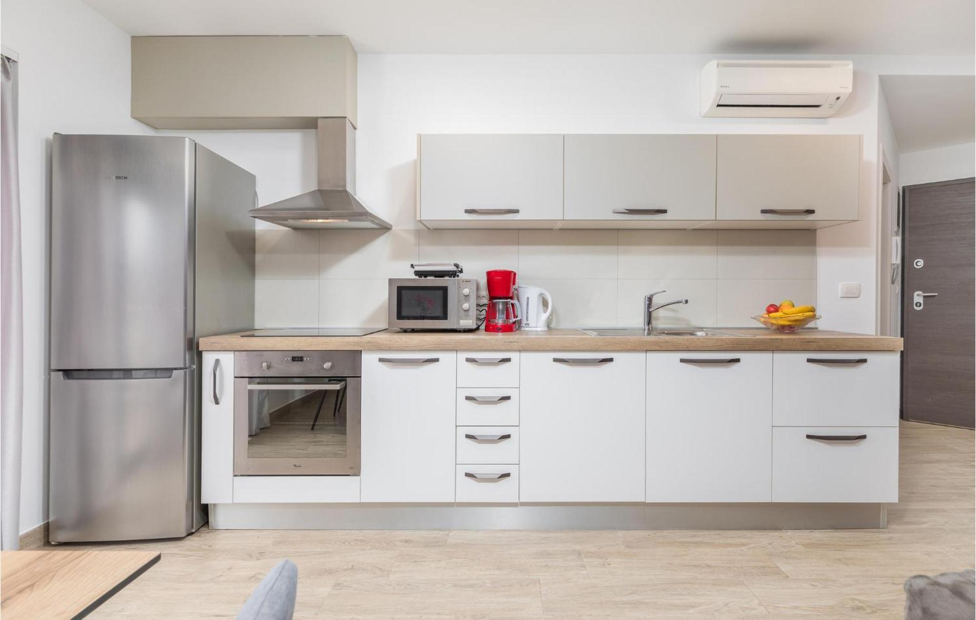 Stunning Apartment In Pjescana Uvala With Wifi Buitenkant foto