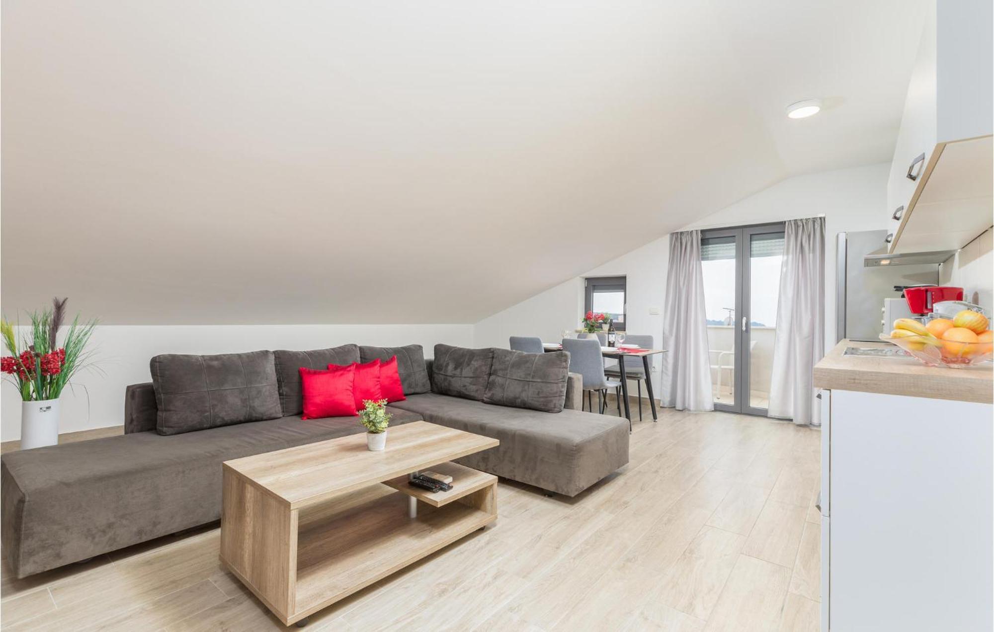 Stunning Apartment In Pjescana Uvala With Wifi Buitenkant foto