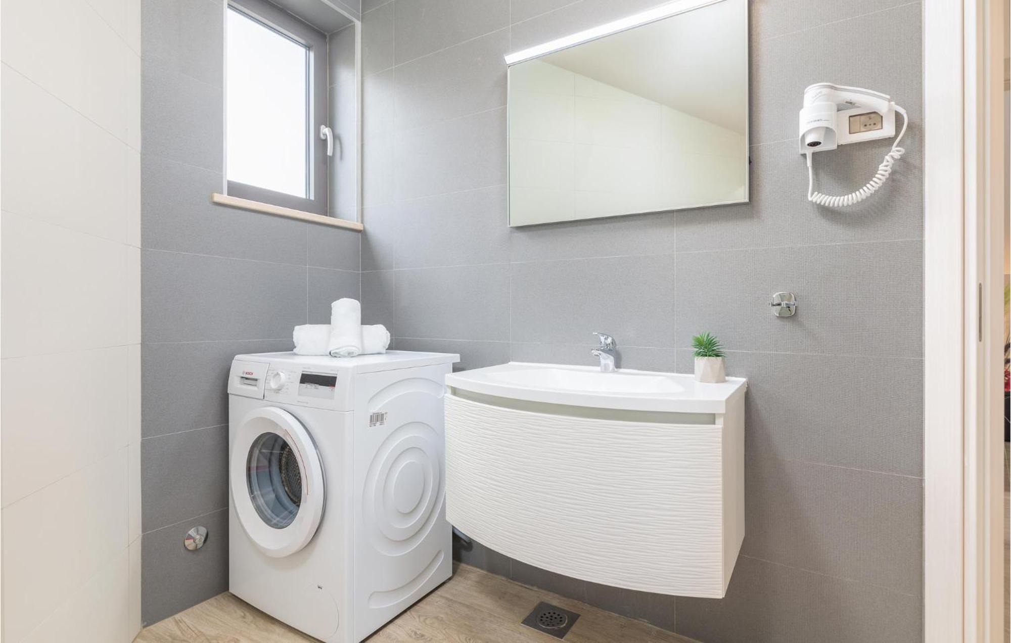 Stunning Apartment In Pjescana Uvala With Wifi Buitenkant foto